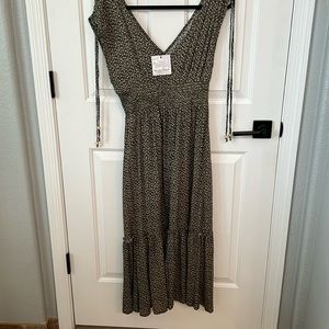 Green Floral Smocked Shoulder Tie Midi Dress Sz Med NWT